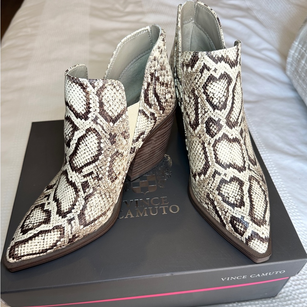 Vince Camuto Grandina Stacked Heel Bootie in Natural Reptile (size 7)